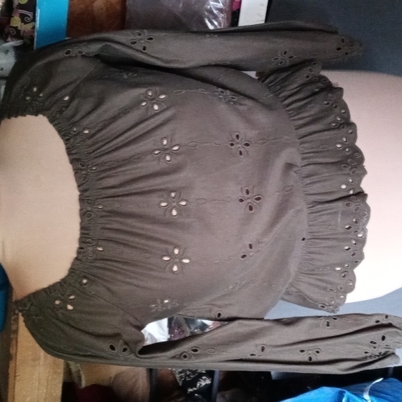 H&M medium olive green blouse - Picture 5 of 9